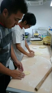 パン作りを通して、微生物発行を体感しました。